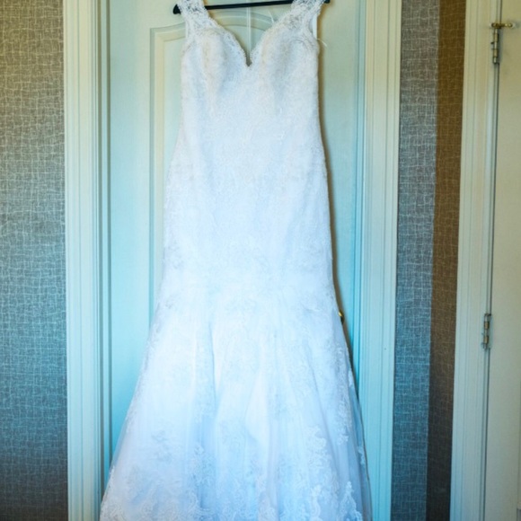 Allure Wedding Dress, Style 9322. - Picture 3 of 8